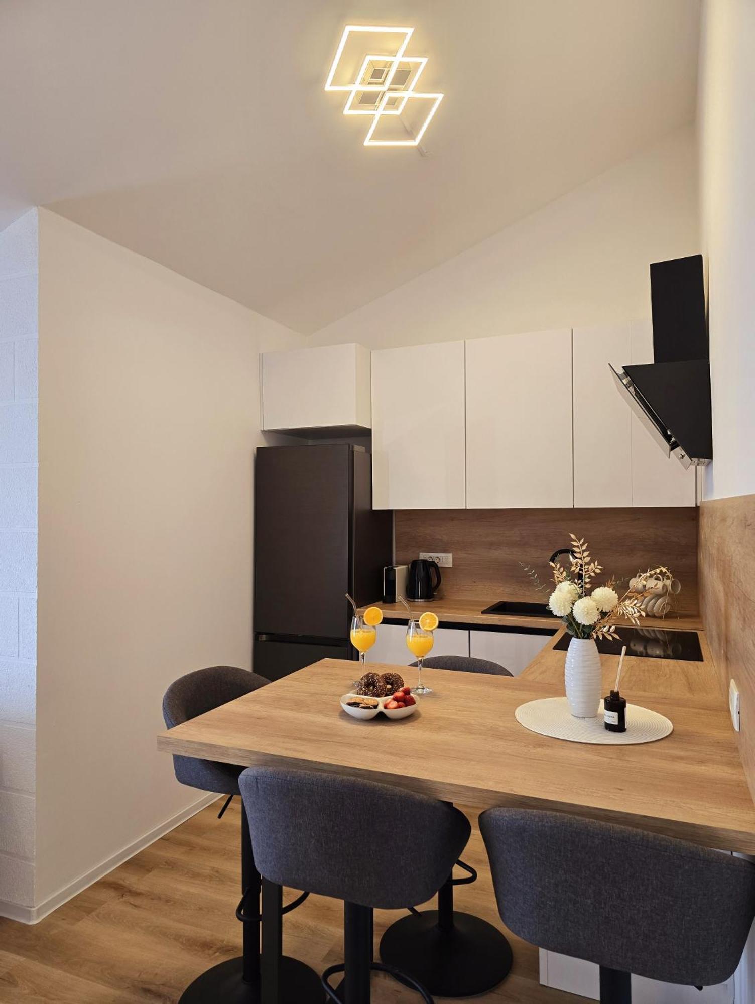 Matanovi Dvori Apartment Podstrana