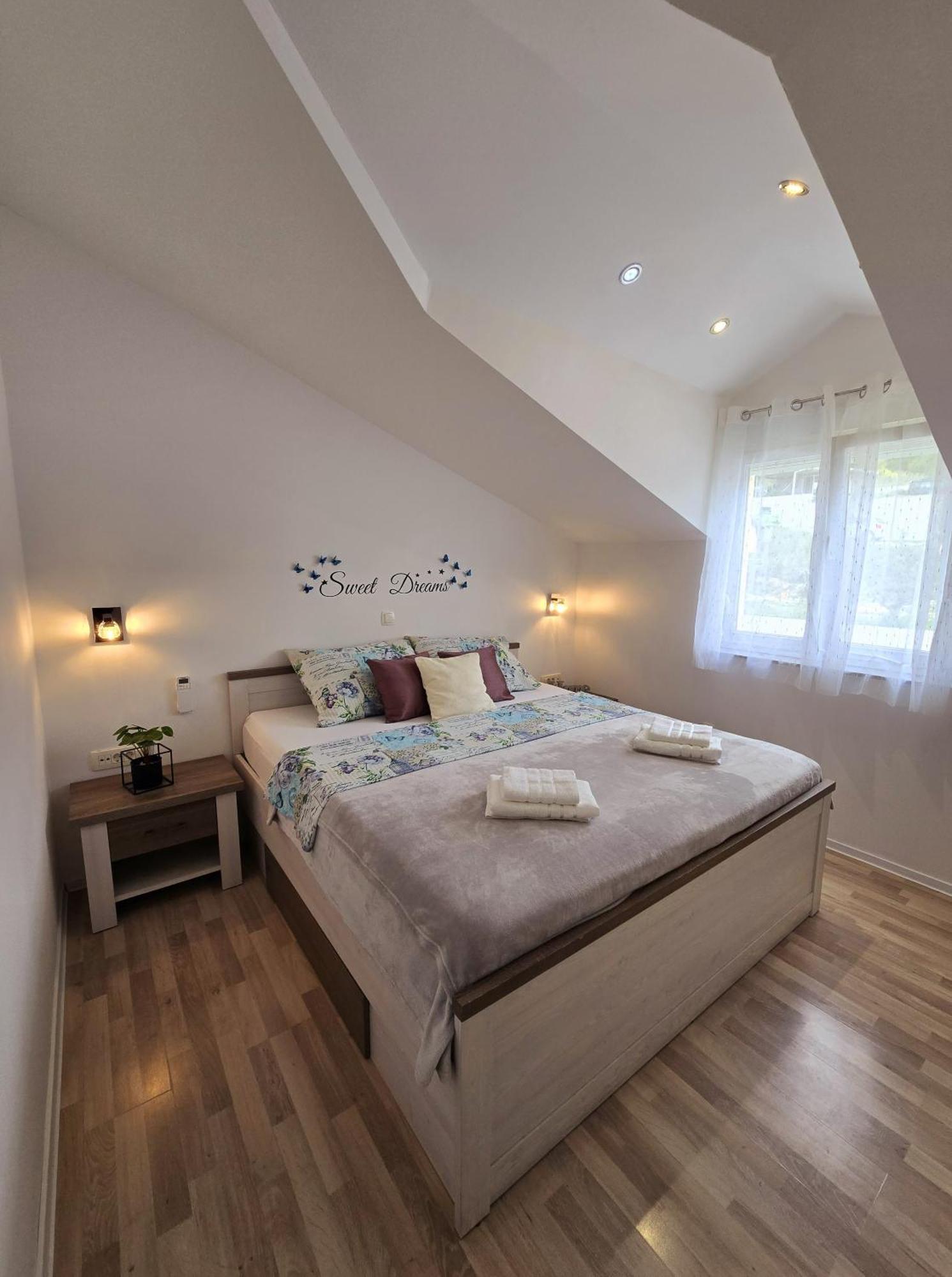 Matanovi Dvori Apartment Podstrana